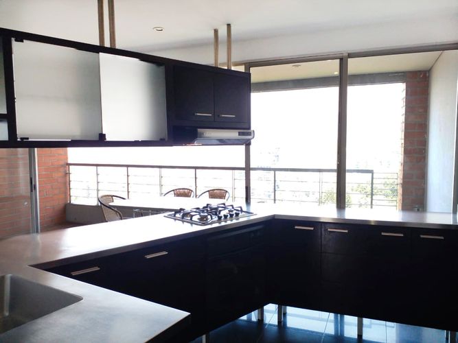 Apartamento de 3 alcobas en arriendo en El Poblado, Medellín, 160 m² · foto 4 de 15