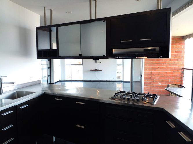 Apartamento de 3 alcobas en arriendo en El Poblado, Medellín, 160 m² · foto 5 de 15