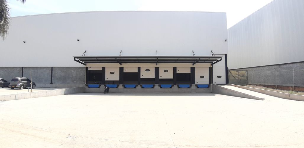 Bodega en arriendo en Brisas De Los Alamos, Cali, 1800 m² · foto 3 de 24