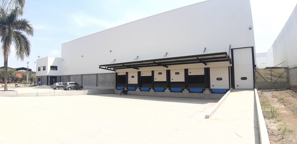 Bodega en arriendo en Brisas De Los Alamos, Cali, 1800 m² · foto 4 de 24
