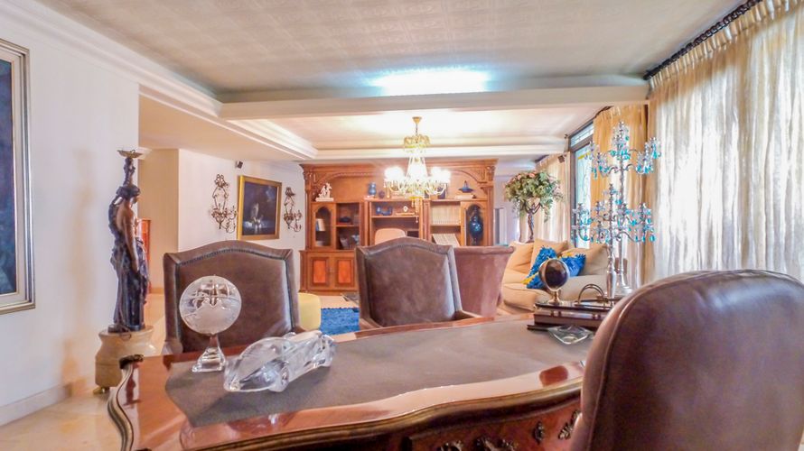 Casa de 4 alcobas en venta en El Poblado, Medellín, 700 m² · foto 6 de 20