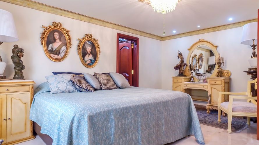 Casa de 4 alcobas en venta en El Poblado, Medellín, 700 m² · foto 13 de 20
