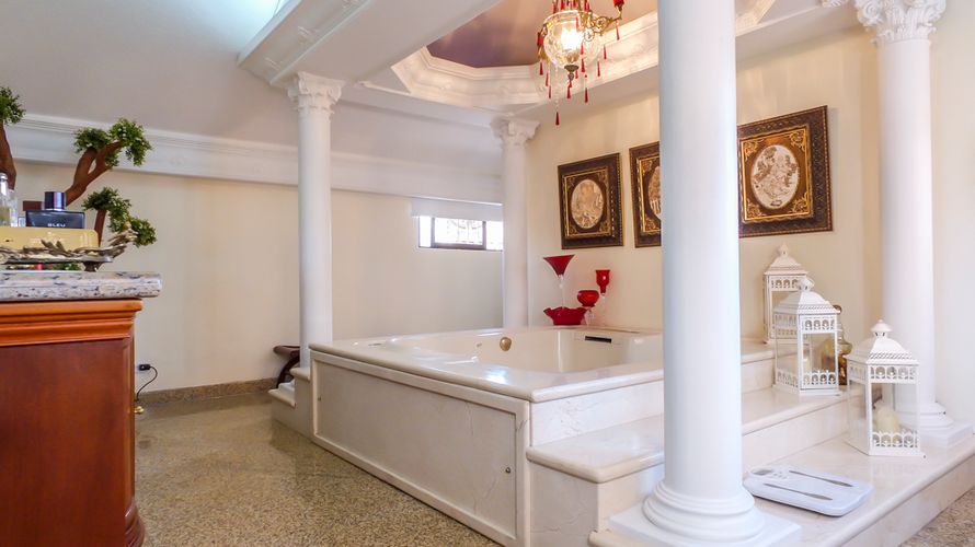 Casa de 4 alcobas en venta en El Poblado, Medellín, 700 m² · foto 18 de 20