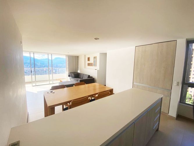 Apartamento de 3 alcobas en arriendo en Loma De Las Brujas, Envigado, 122 m² · foto 2 de 12