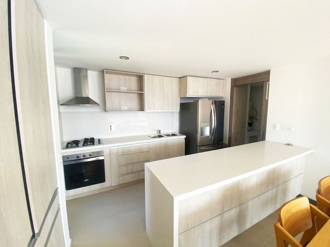 Apartamento de 3 alcobas en arriendo en Loma De Las Brujas, Envigado, 122 m² · foto 3 de 12
