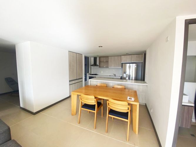 Apartamento de 3 alcobas en arriendo en Loma De Las Brujas, Envigado, 122 m² · foto 4 de 12