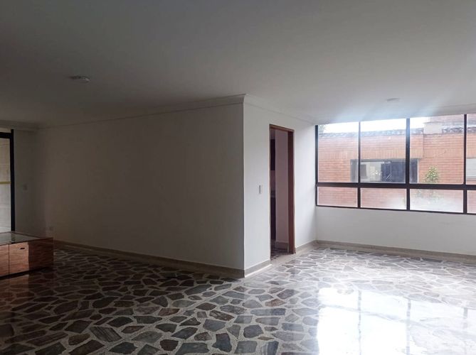 Apartamento de 3 alcobas en arriendo en El Poblado, Medellín, 142 m² · foto 2 de 19