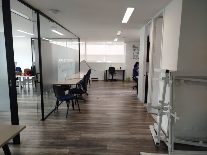 Oficina en arriendo en El Poblado, Medellín, 97 m² · foto 2 de 13