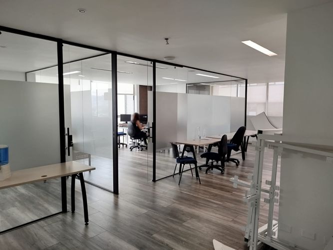 Oficina en arriendo en El Poblado, Medellín, 97 m² · foto 6 de 13