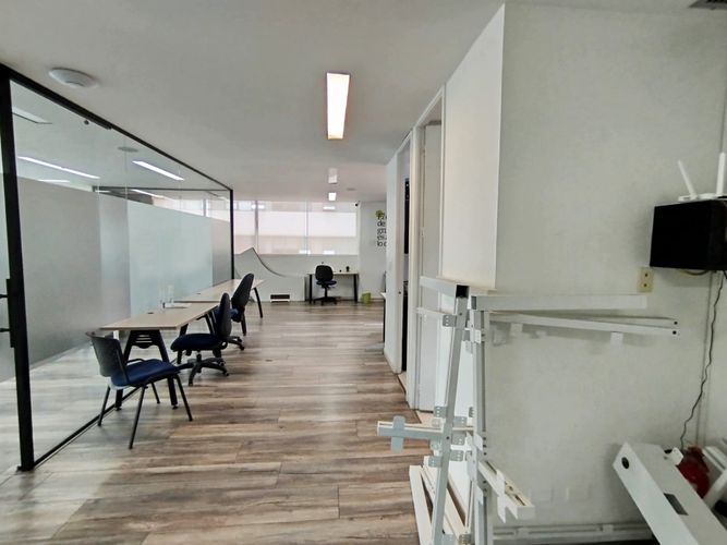 Oficina en arriendo en El Poblado, Medellín, 97 m² · foto 7 de 13