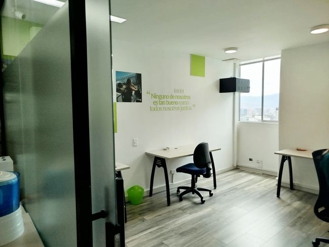 Oficina en arriendo en El Poblado, Medellín, 97 m² · foto 11 de 13