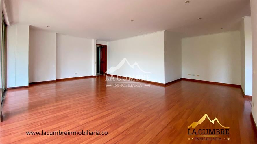 Apartamento de 3 alcobas en arriendo en La Calera, Medellín, 174 m² · foto 2 de 16