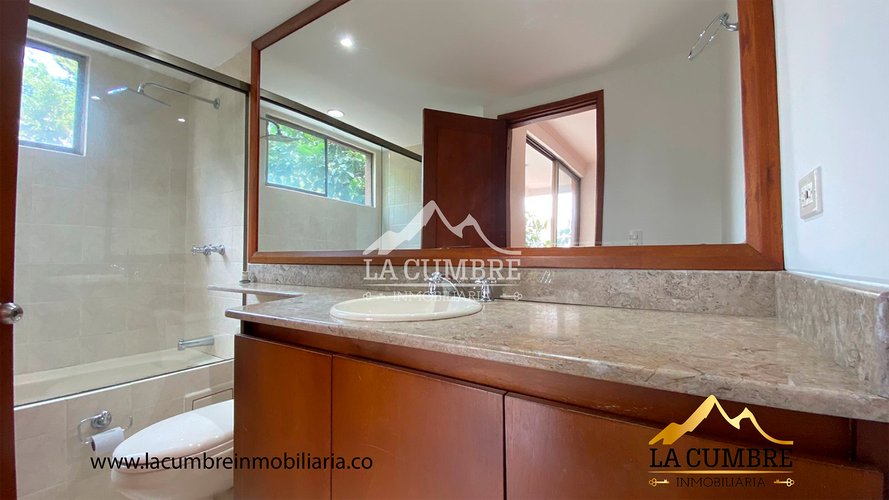 Apartamento de 3 alcobas en arriendo en La Calera, Medellín, 174 m² · foto 15 de 16