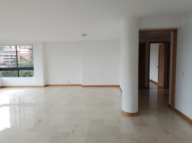 Apartamento de 3 alcobas en arriendo en El Poblado, Medellín, 141 m² · foto 2 de 15