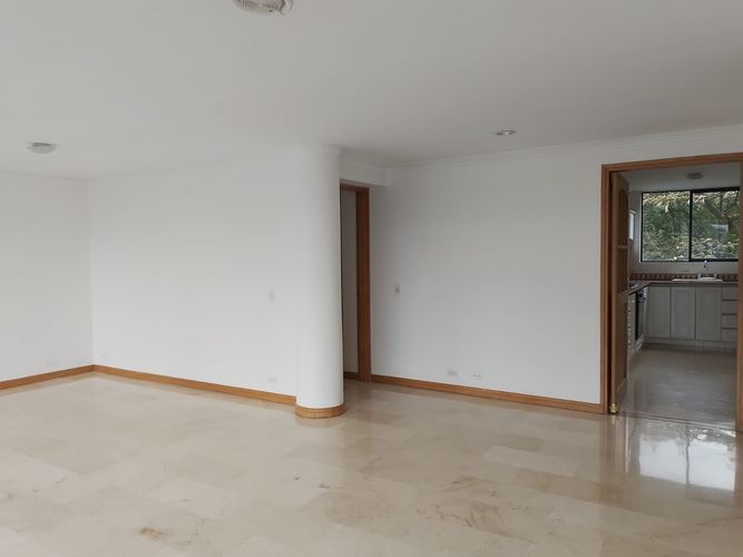 Apartamento de 3 alcobas en arriendo en El Poblado, Medellín, 141 m² · foto 3 de 15