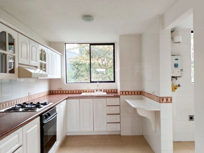 Apartamento de 3 alcobas en arriendo en El Poblado, Medellín, 141 m² · foto 7 de 15