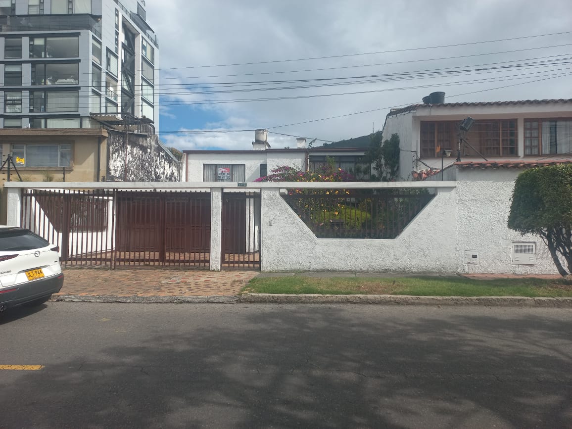 Casa en venta en Santa Ana, Bogotá · foto 2 de 24