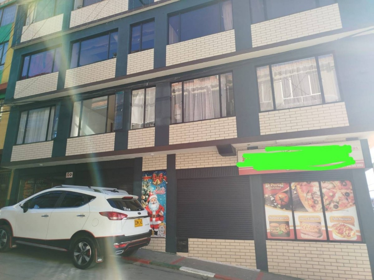 Casa en venta en Cerros De Suba, Bogotá · foto 2 de 24