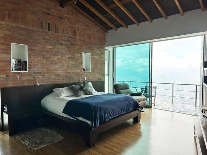 Casa de 5 alcobas en venta en Loma Del Chocho, Envigado, 621 m² · foto 10 de 17