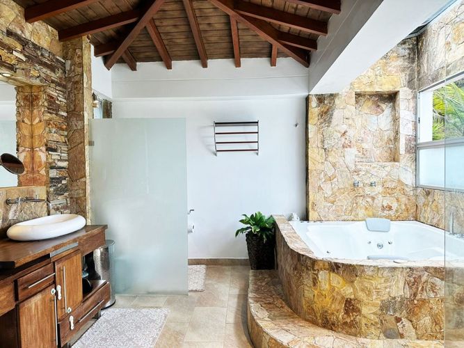 Casa de 5 alcobas en venta en Loma Del Chocho, Envigado, 621 m² · foto 11 de 17