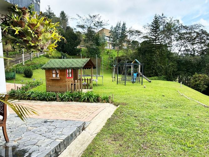 Casa de 5 alcobas en venta en Loma Del Chocho, Envigado, 621 m² · foto 16 de 17