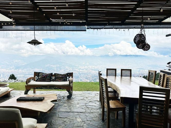 Casa de 5 alcobas en venta en Loma Del Chocho, Envigado, 621 m² · foto 17 de 17