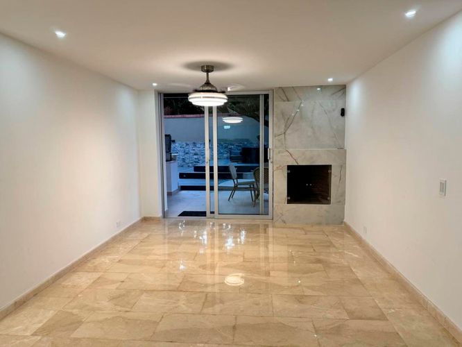 Casa de 4 alcobas en arriendo en El Poblado, Medellín, 334 m² · foto 2 de 19