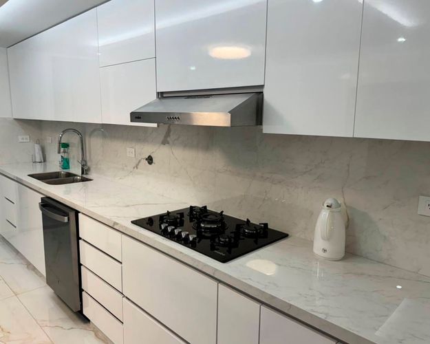 Casa de 4 alcobas en arriendo en El Poblado, Medellín, 334 m² · foto 3 de 19