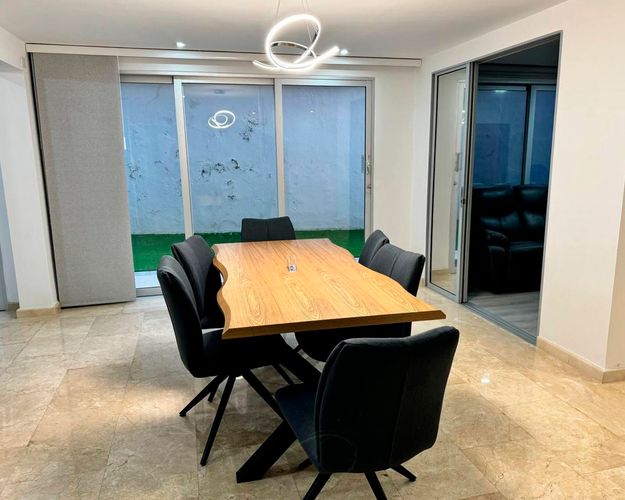 Casa de 4 alcobas en arriendo en El Poblado, Medellín, 334 m² · foto 4 de 19