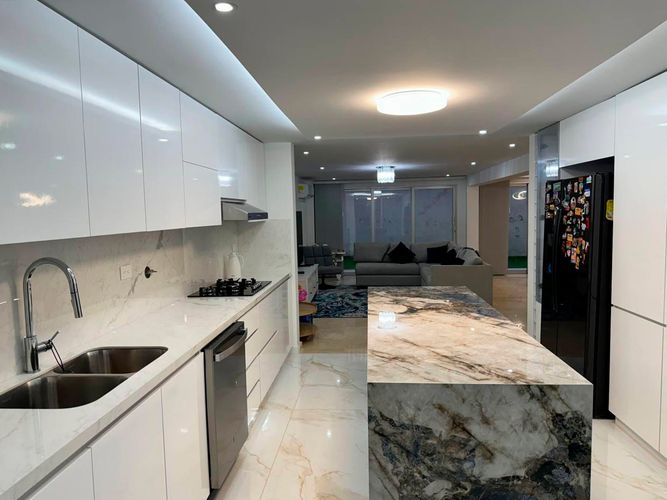 Casa de 4 alcobas en arriendo en El Poblado, Medellín, 334 m² · foto 6 de 19