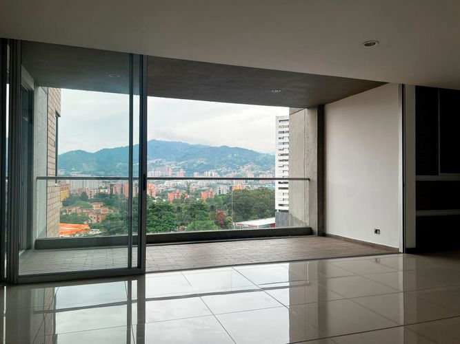 Apartamento de 3 alcobas en arriendo en Loma Benedictinos, Envigado, 125 m² · foto 2 de 19