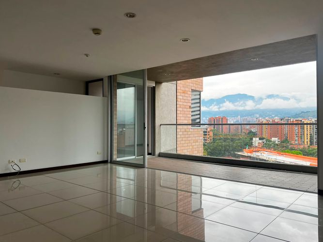 Apartamento de 3 alcobas en arriendo en Loma Benedictinos, Envigado, 125 m² · foto 3 de 19