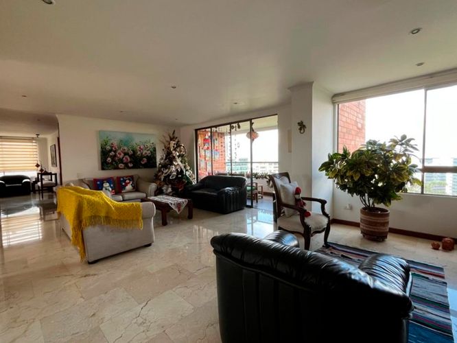 Apartamento de 3 alcobas en venta en El Poblado, Medellín, 178 m² · foto 1 de 19