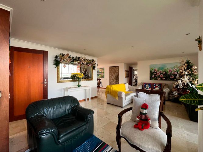 Apartamento de 3 alcobas en venta en El Poblado, Medellín, 178 m² · foto 2 de 19