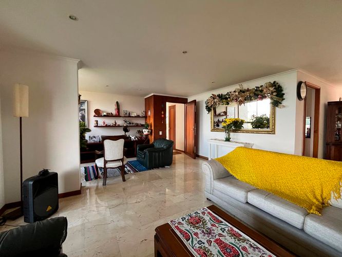 Apartamento de 3 alcobas en venta en El Poblado, Medellín, 178 m² · foto 3 de 19