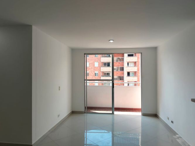 Apartamento de 3 alcobas en arriendo en El Poblado, Medellín, 84 m² · foto 2 de 17