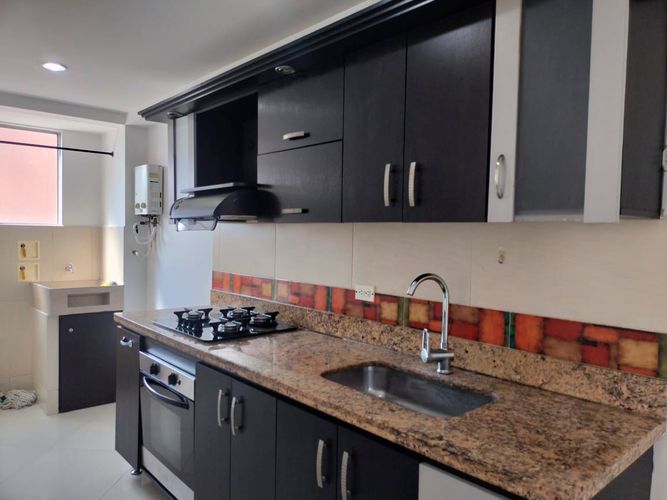 Apartamento de 3 alcobas en arriendo en El Poblado, Medellín, 84 m² · foto 7 de 17
