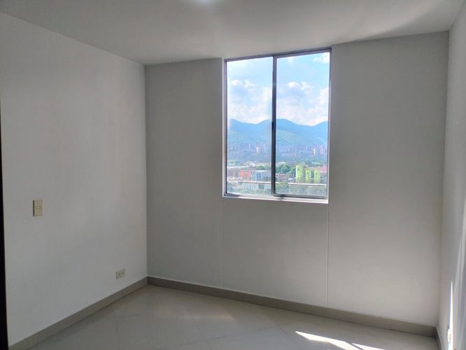 Apartamento de 3 alcobas en arriendo en El Poblado, Medellín, 84 m² · foto 12 de 17
