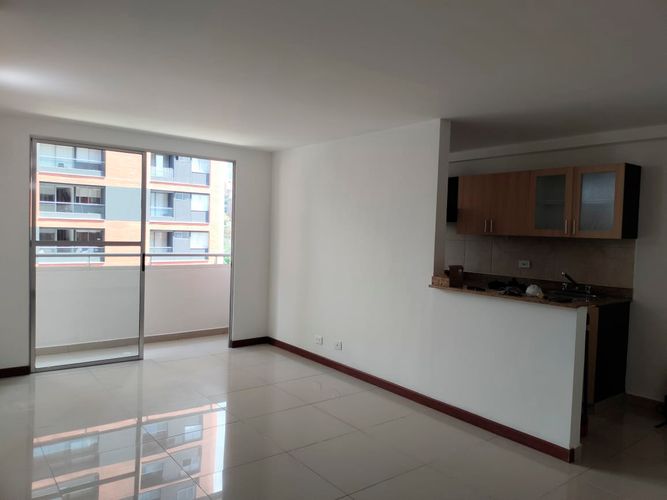 Apartamento de 3 alcobas en arriendo en El Poblado, Medellín, 74 m² · foto 2 de 16