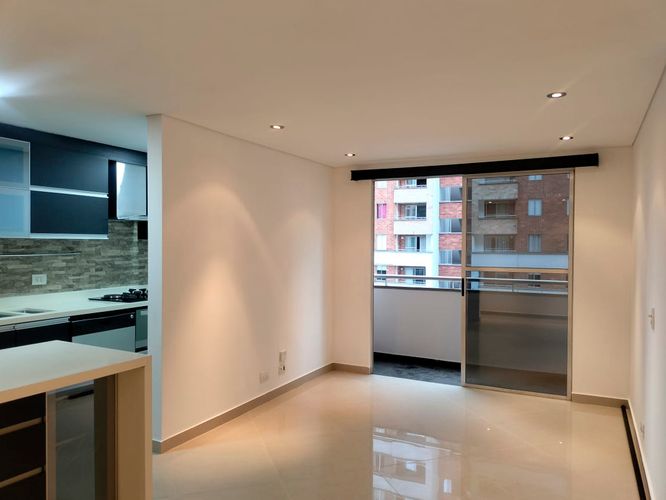 Apartamento de 3 alcobas en arriendo en El Poblado, Medellín, 74 m² · foto 2 de 17