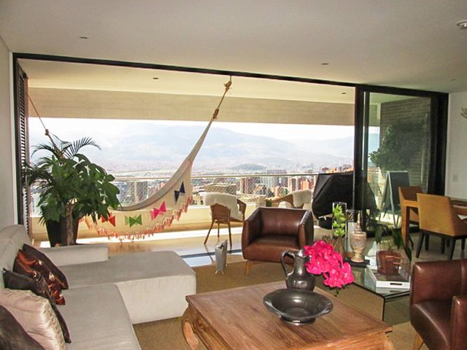Apartamento de 3 alcobas en arriendo en El Poblado, Medellín, 178 m² · foto 3 de 16