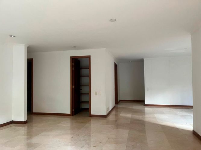 Apartamento de 3 alcobas en arriendo en El Poblado, Medellín, 170 m² · foto 3 de 20