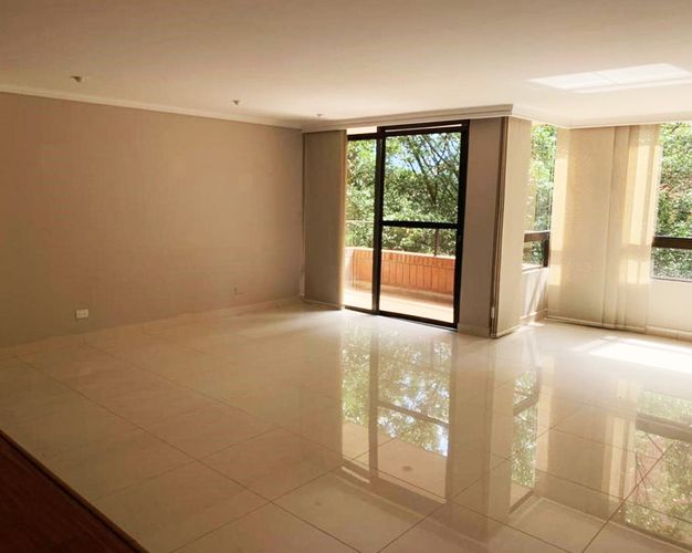 Apartamento de 3 alcobas en arriendo en El Poblado, Medellín, 167 m² · foto 2 de 12