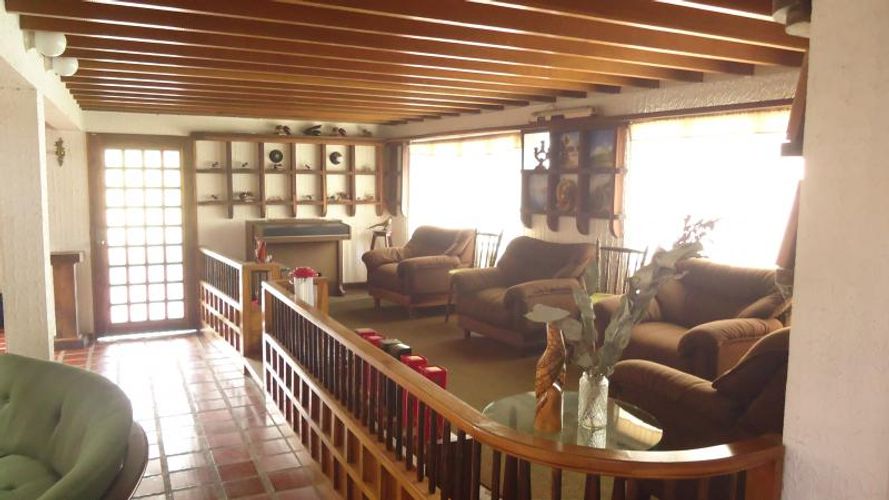 Casa de 9 alcobas en venta en San Jose, Bucaramanga, 268 m² · foto 4 de 24