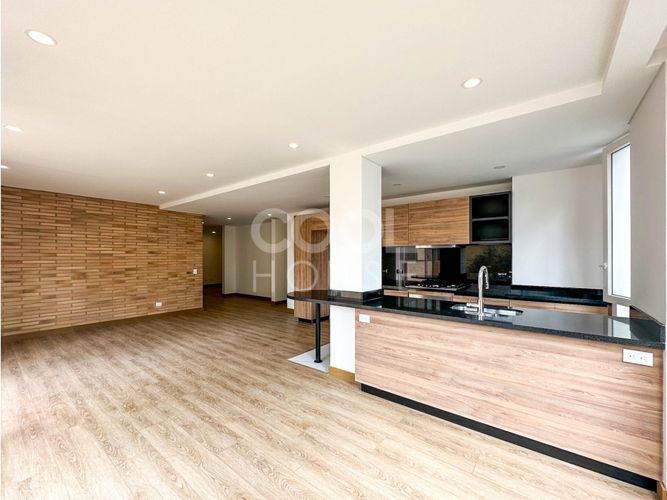 Apartamento de 3 alcobas en venta en Santa Barbara Occidental, Bogotá, 143 m² · foto 3 de 21