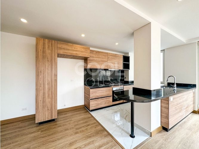 Apartamento de 3 alcobas en venta en Santa Barbara Occidental, Bogotá, 143 m² · foto 4 de 21