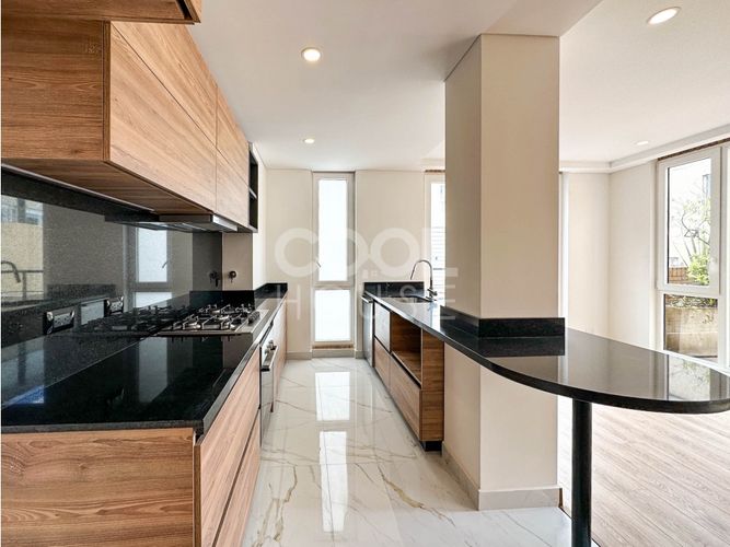 Apartamento de 3 alcobas en venta en Santa Barbara Occidental, Bogotá, 143 m² · foto 5 de 21