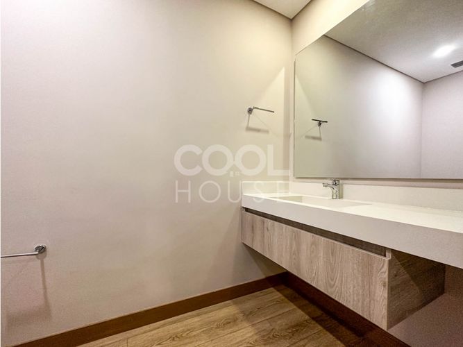 Apartamento de 3 alcobas en venta en Santa Barbara Occidental, Bogotá, 143 m² · foto 10 de 21