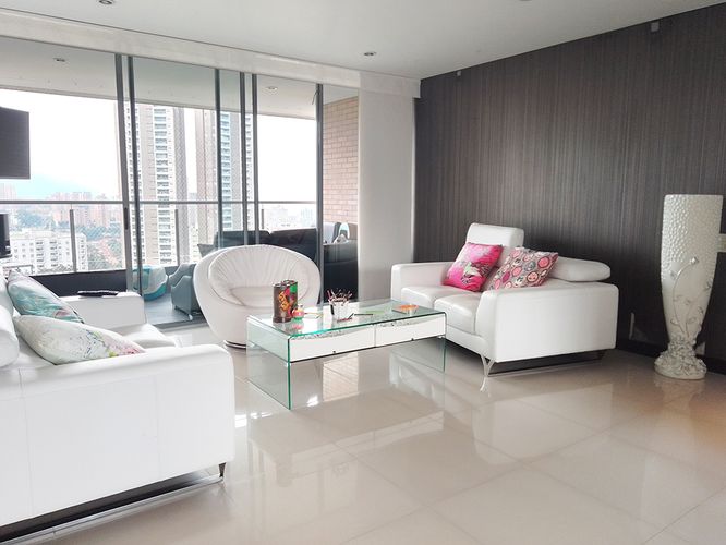 Apartamento de 3 alcobas en arriendo en El Poblado, Medellín, 152 m² · foto 2 de 19