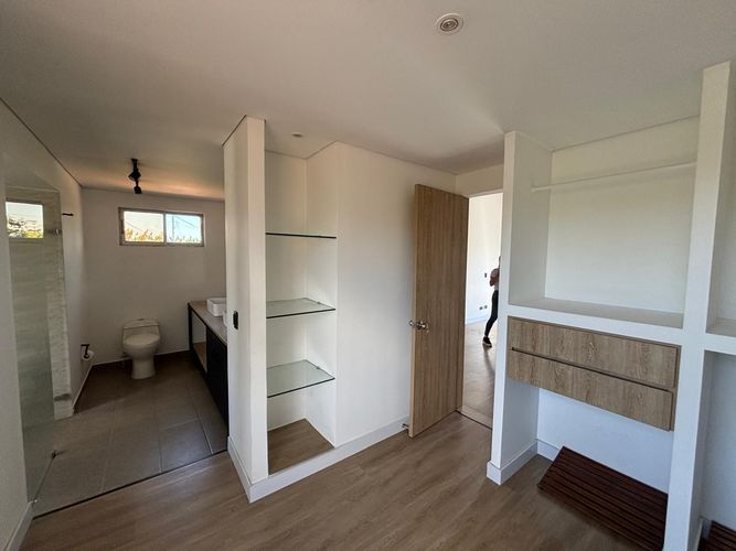 Casa de 4 alcobas en venta en El Porvenir, Rionegro, 300 m² · foto 8 de 17